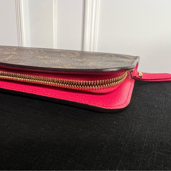 LV Wallet Pre-Owned Excellent Condition - Picture 6 of 8